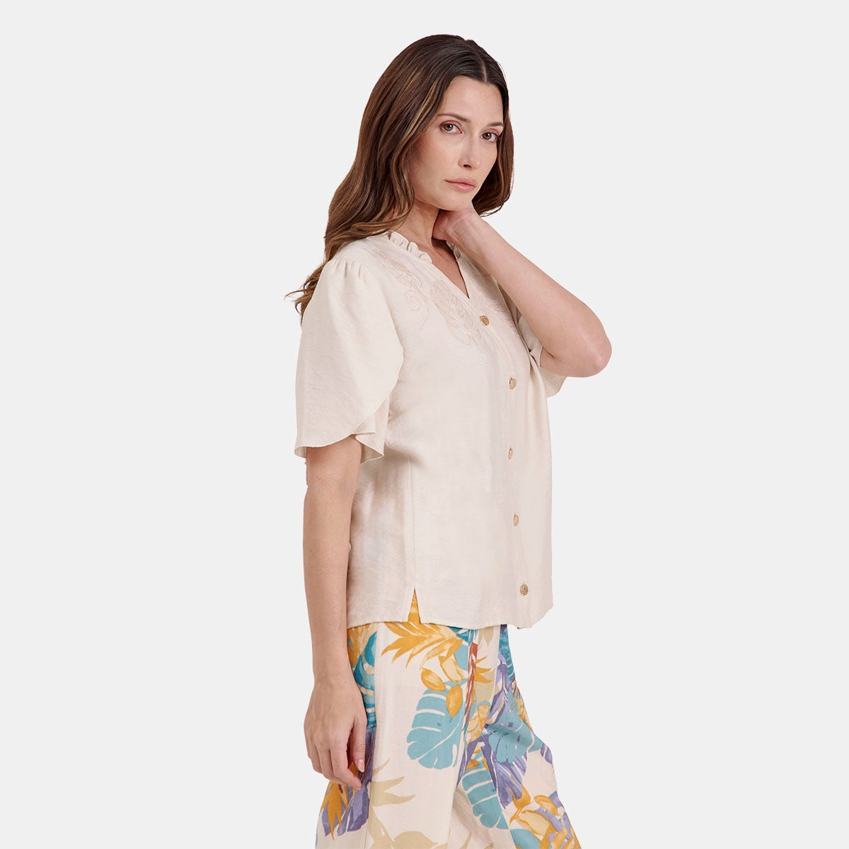 V68302 - Blusa bierta con bordado Catalina