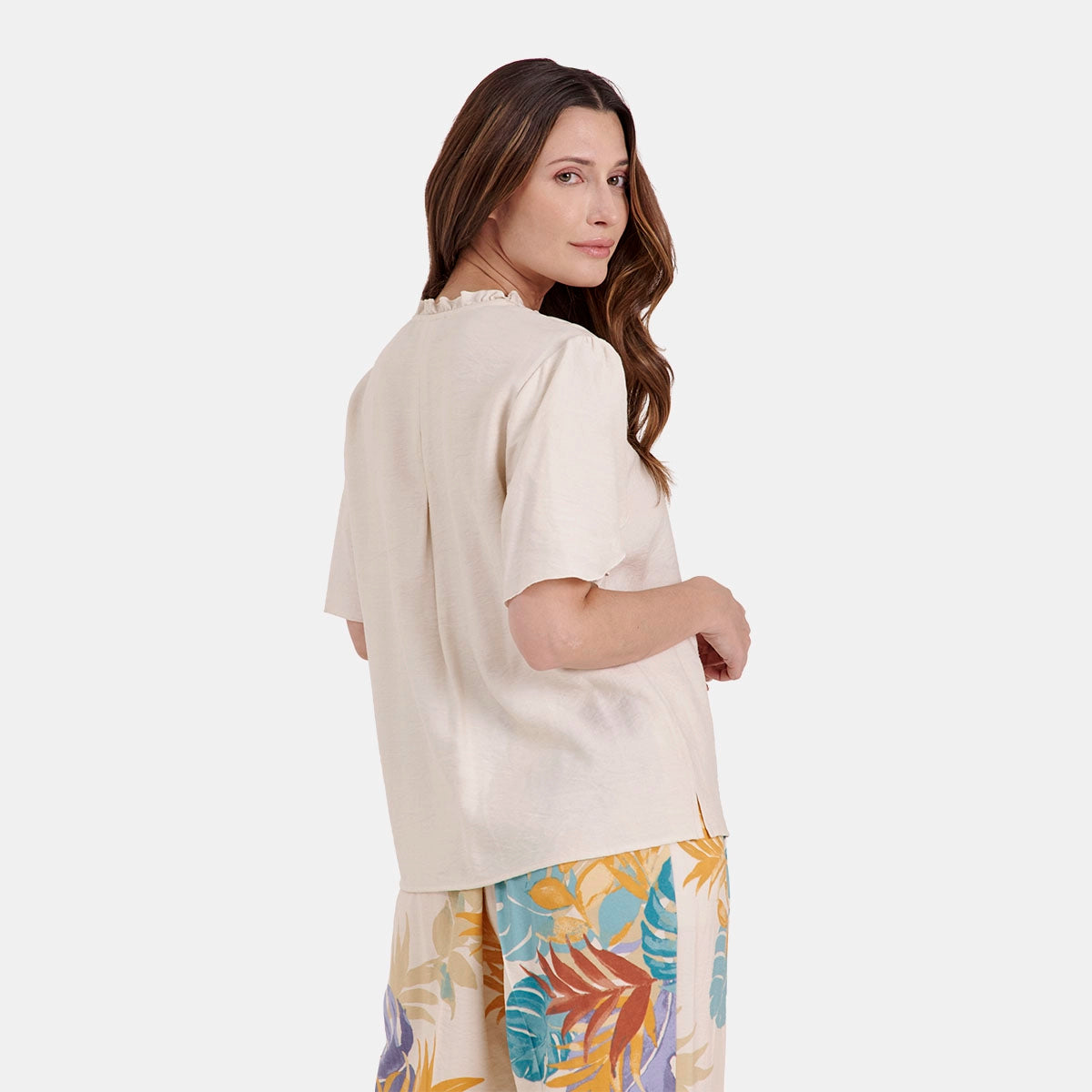 V68302 - Blusa bierta con bordado Catalina
