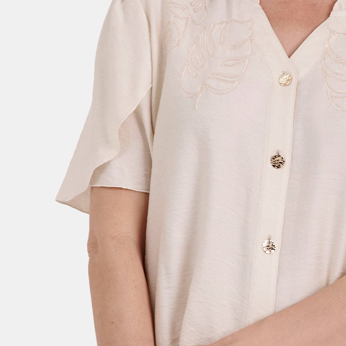 V68302 - Blusa bierta con bordado Catalina
