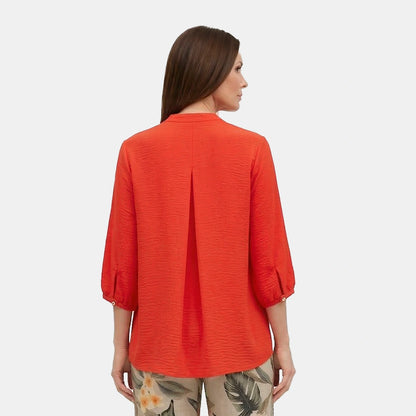 V68902 - Blusa cuello V con broche Taniana