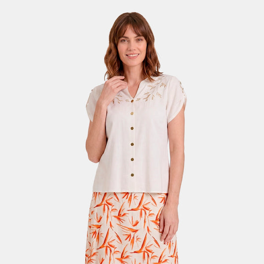 V69002 - Blusa con bordado y botones al frente Keisha