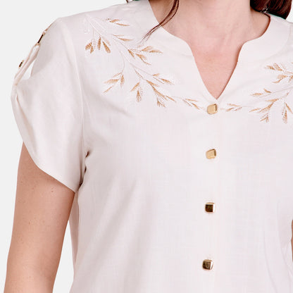 V69002 - Blusa con bordado y botones al frente Keisha