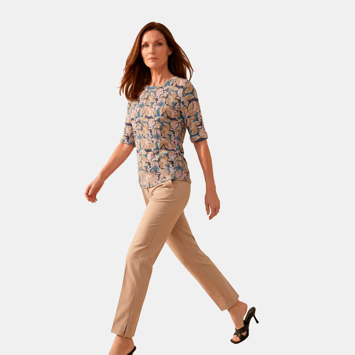 V69101 - Blusa estampada cuello redondo complementos