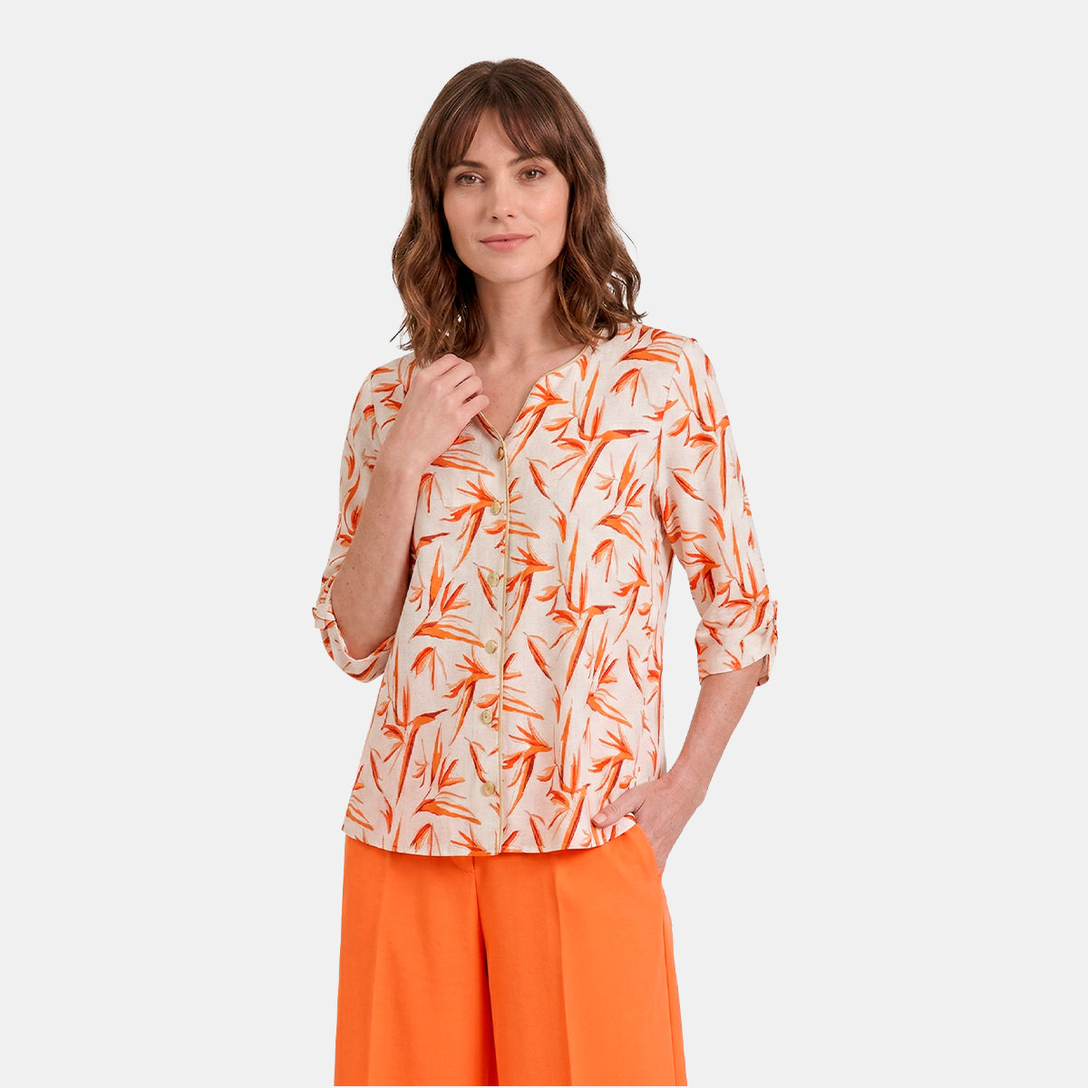 V69102 - Blusa estampada con cuello tipo mao Keisha
