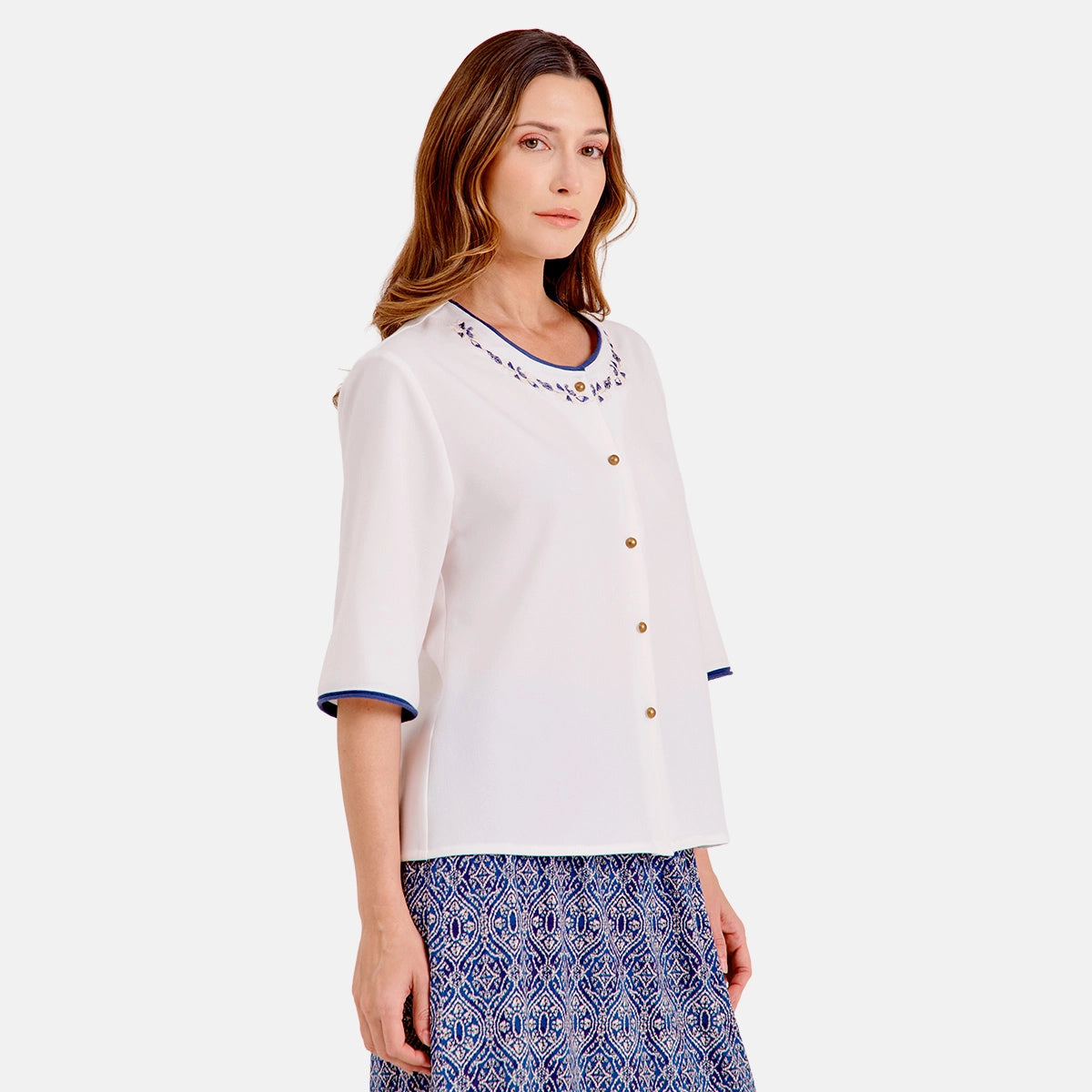 V69602 - Blusa con bordado Reina