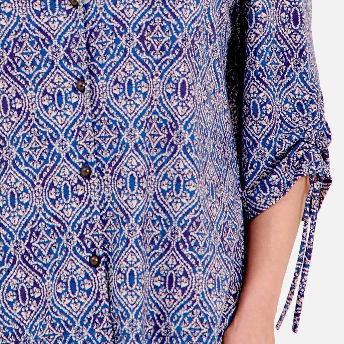 V69702 - Blusa estampada con manga ajustable Reina